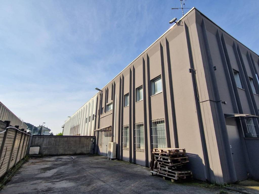 locale commerciale in vendita a Peschiera Borromeo in zona Bettola