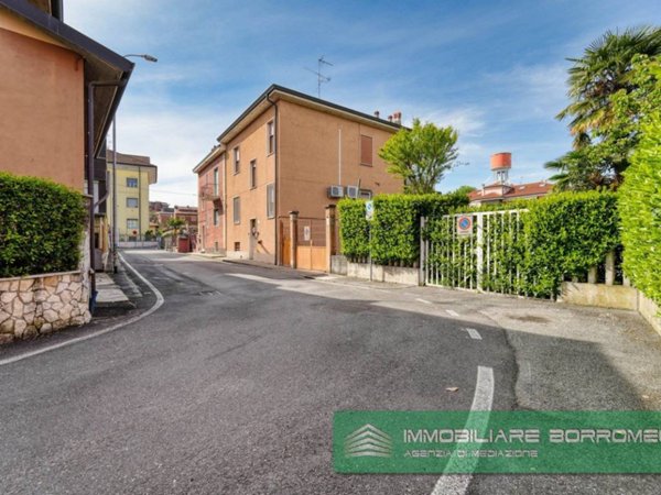 casa indipendente in vendita a Peschiera Borromeo in zona Bettola