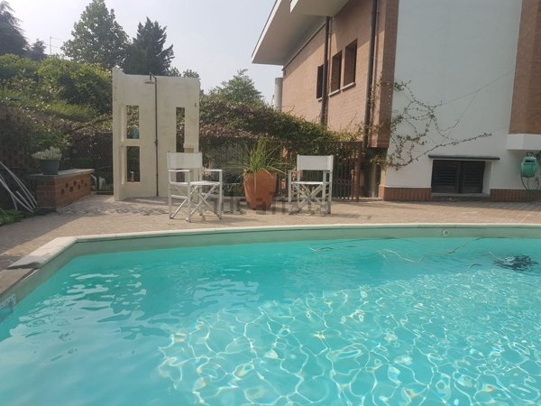 casa indipendente in vendita a Peschiera Borromeo