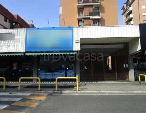 negozio in vendita a Peschiera Borromeo