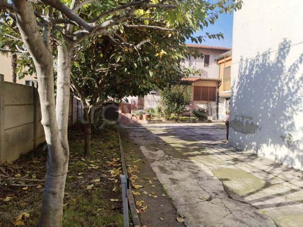 casa indipendente in vendita a Peschiera Borromeo in zona Mezzate