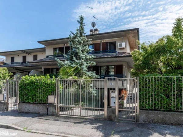 casa indipendente in vendita a Peschiera Borromeo in zona Bettola