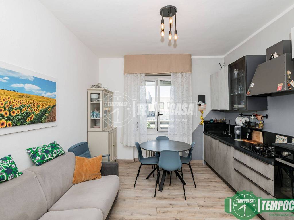 appartamento in vendita a Peschiera Borromeo in zona Canzo