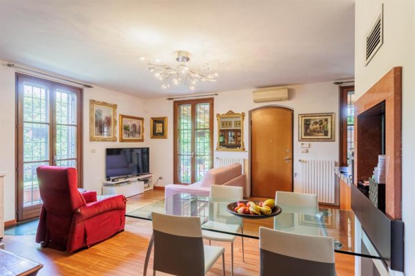 appartamento in vendita a Peschiera Borromeo in zona Mezzate