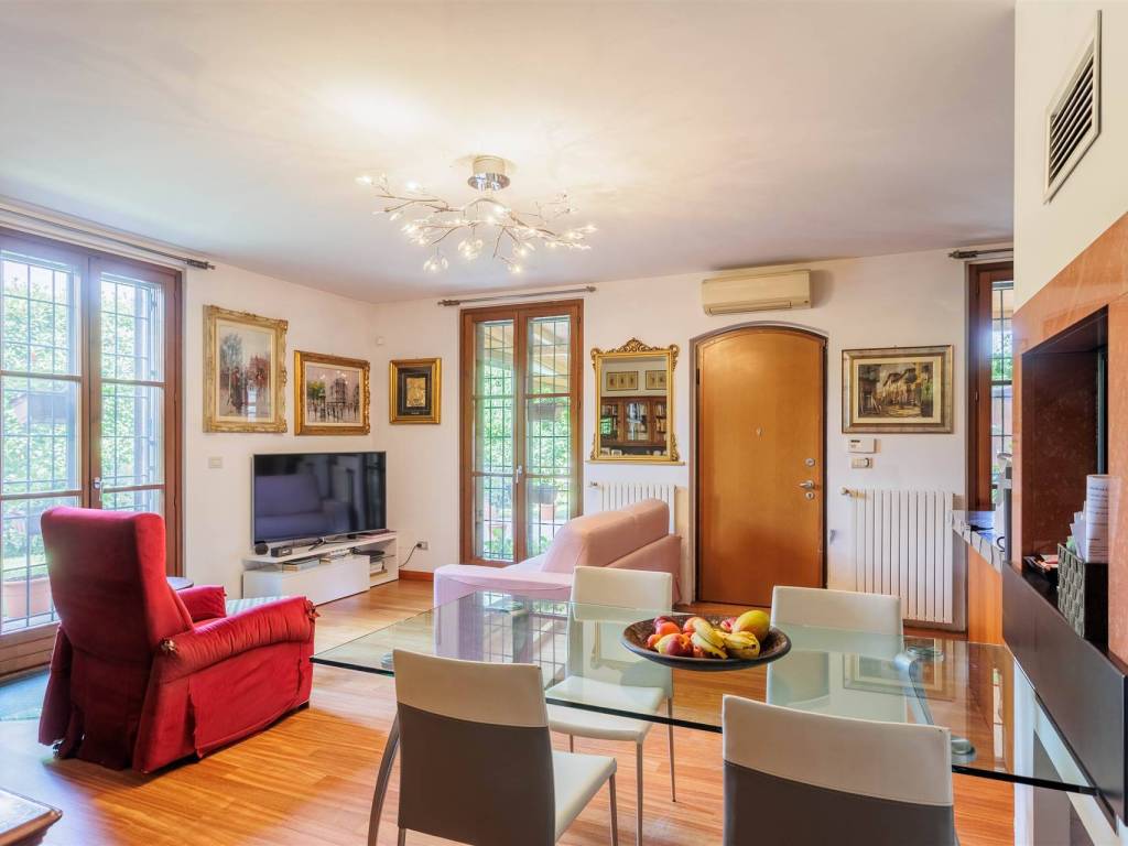 appartamento in vendita a Peschiera Borromeo in zona Mezzate