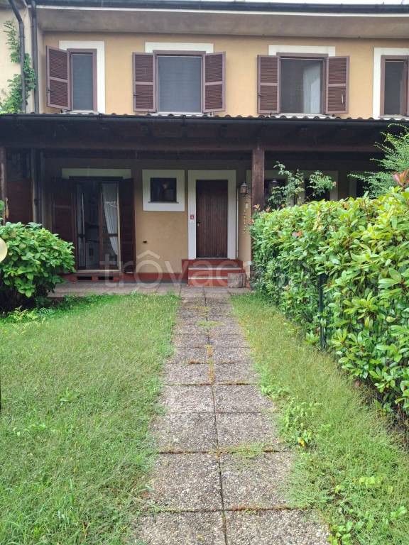 casa indipendente in vendita a Peschiera Borromeo in zona Bettola