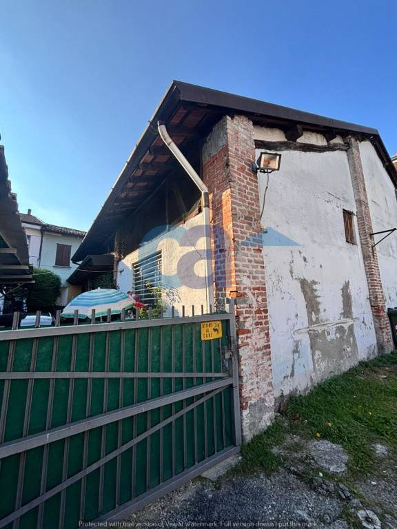 casa indipendente in vendita a Peschiera Borromeo in zona Linate