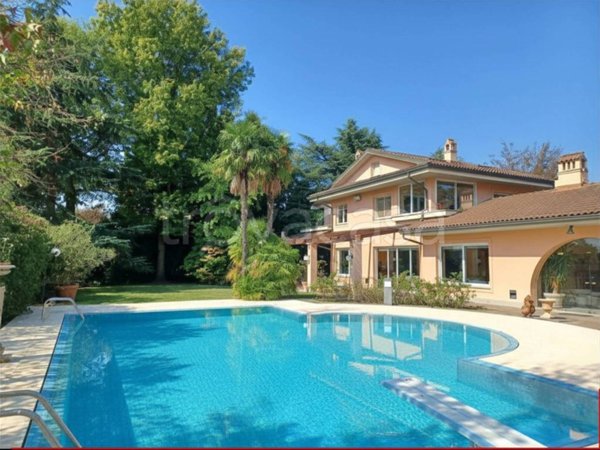 casa indipendente in vendita a Peschiera Borromeo