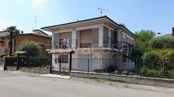 casa indipendente in vendita a Peschiera Borromeo in zona Bellaria