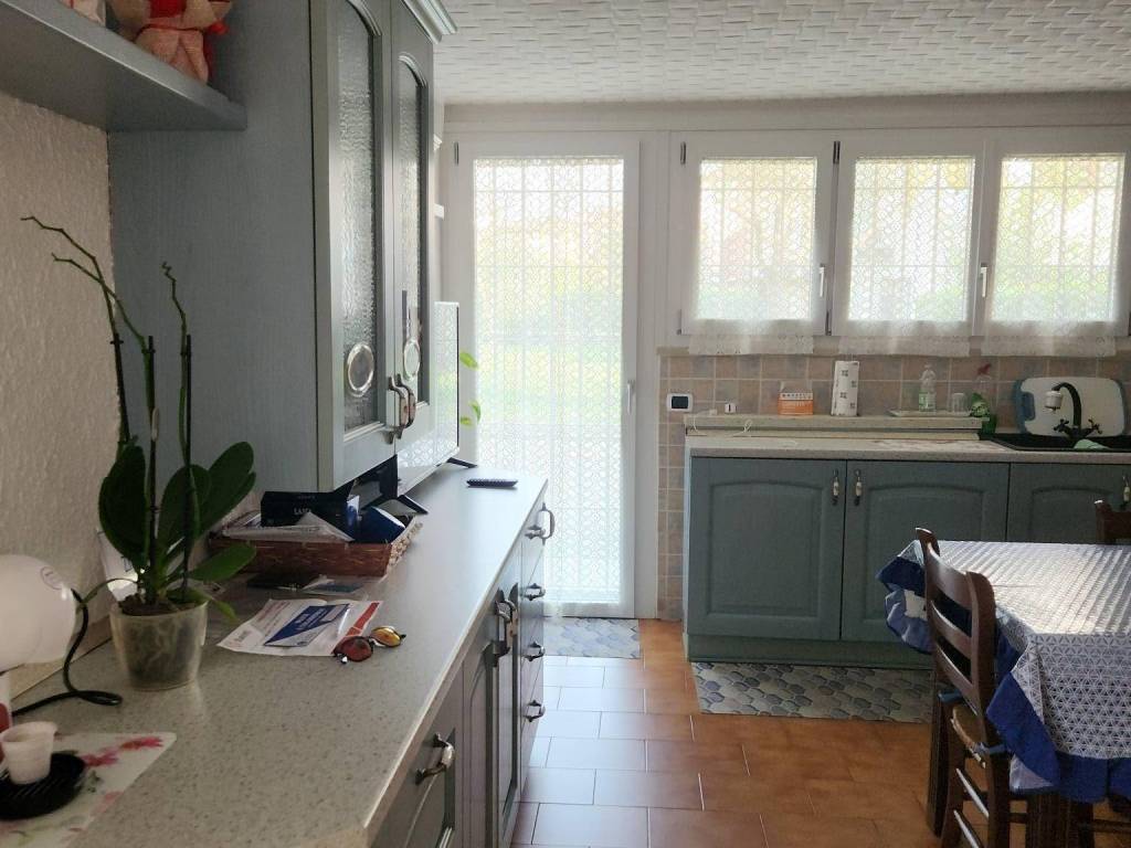 casa indipendente in vendita a Peschiera Borromeo in zona Bettola