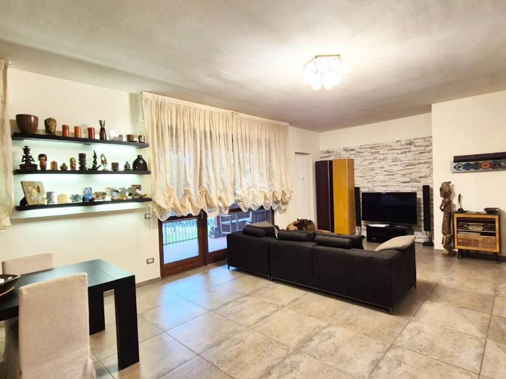 appartamento in vendita a Peschiera Borromeo in zona San Bovio