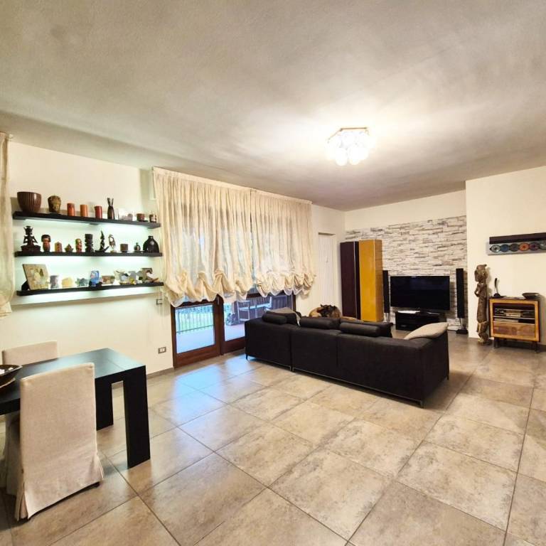 appartamento in vendita a Peschiera Borromeo in zona San Bovio