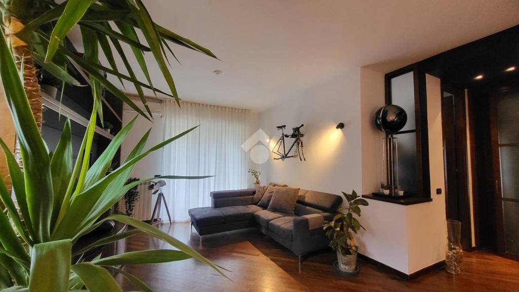 appartamento in vendita a Peschiera Borromeo in zona Linate