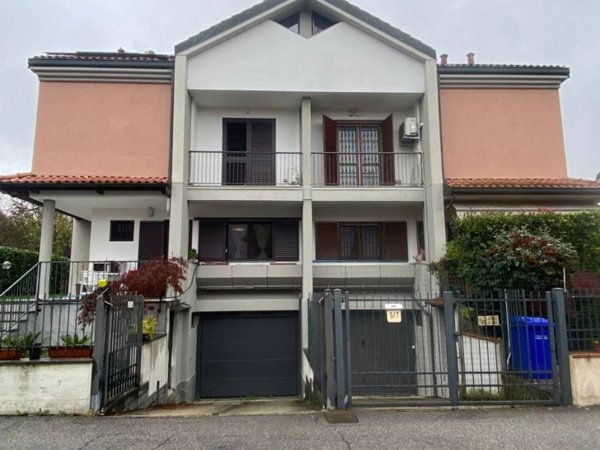 casa indipendente in vendita a Peschiera Borromeo in zona Bellaria