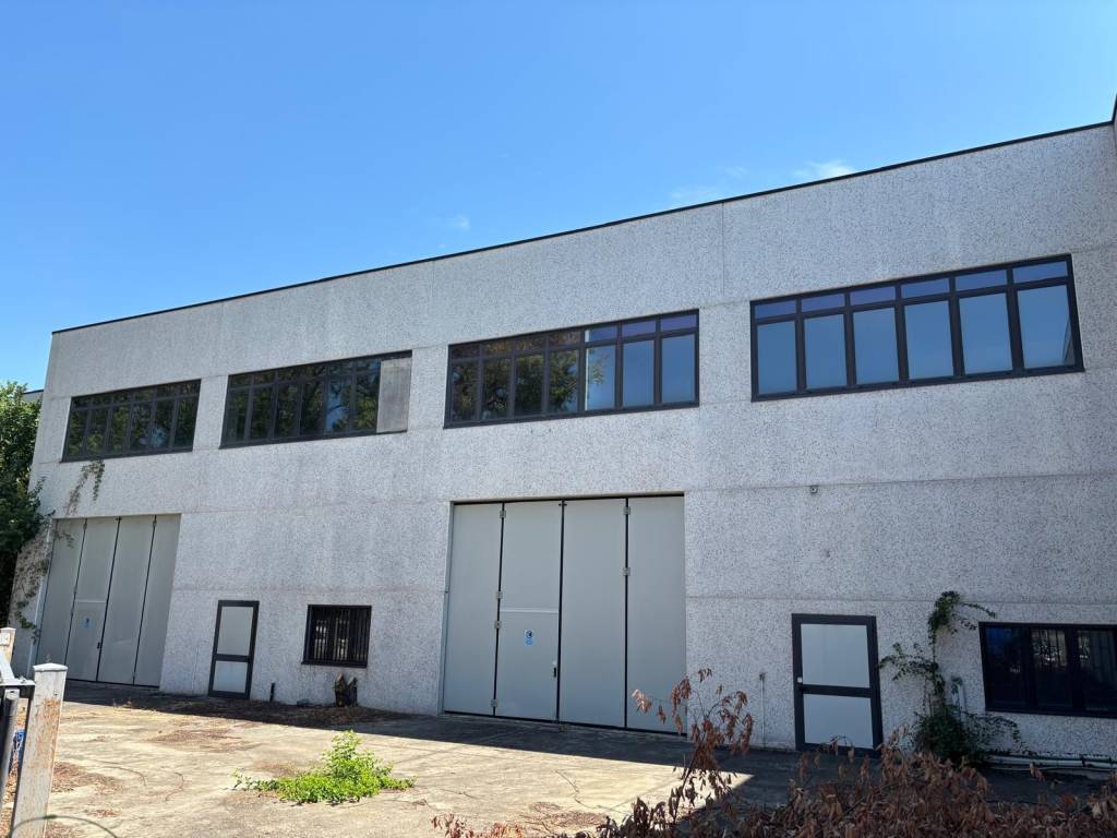 locale commerciale in vendita a Peschiera Borromeo in zona Bettola