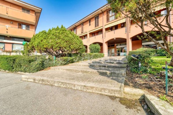 negozio in vendita a Peschiera Borromeo