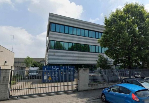 locale commerciale in vendita a Peschiera Borromeo