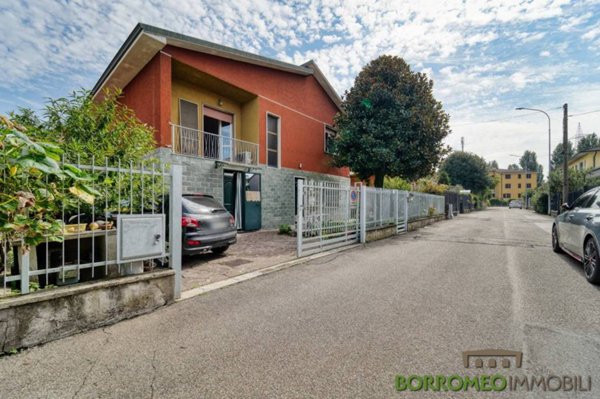 casa indipendente in vendita a Peschiera Borromeo in zona Bellaria