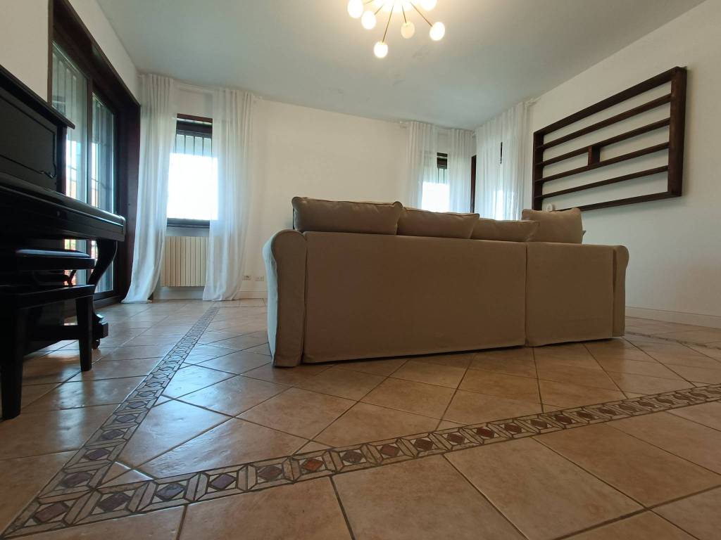 casa indipendente in vendita a Peschiera Borromeo in zona Bettola