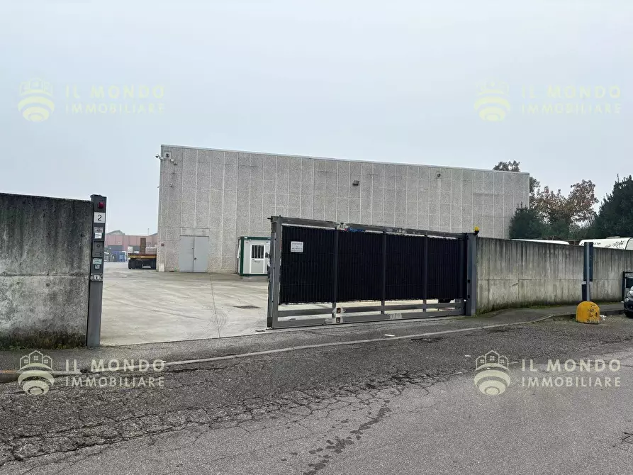 casa indipendente in vendita a Peschiera Borromeo in zona Linate