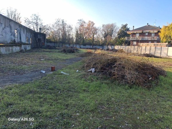 terreno edificabile in vendita a Peschiera Borromeo in zona Bettola