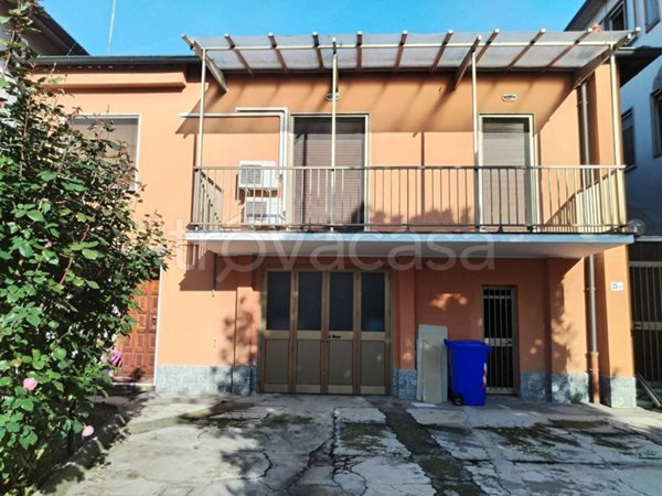 casa indipendente in vendita a Peschiera Borromeo in zona Mezzate
