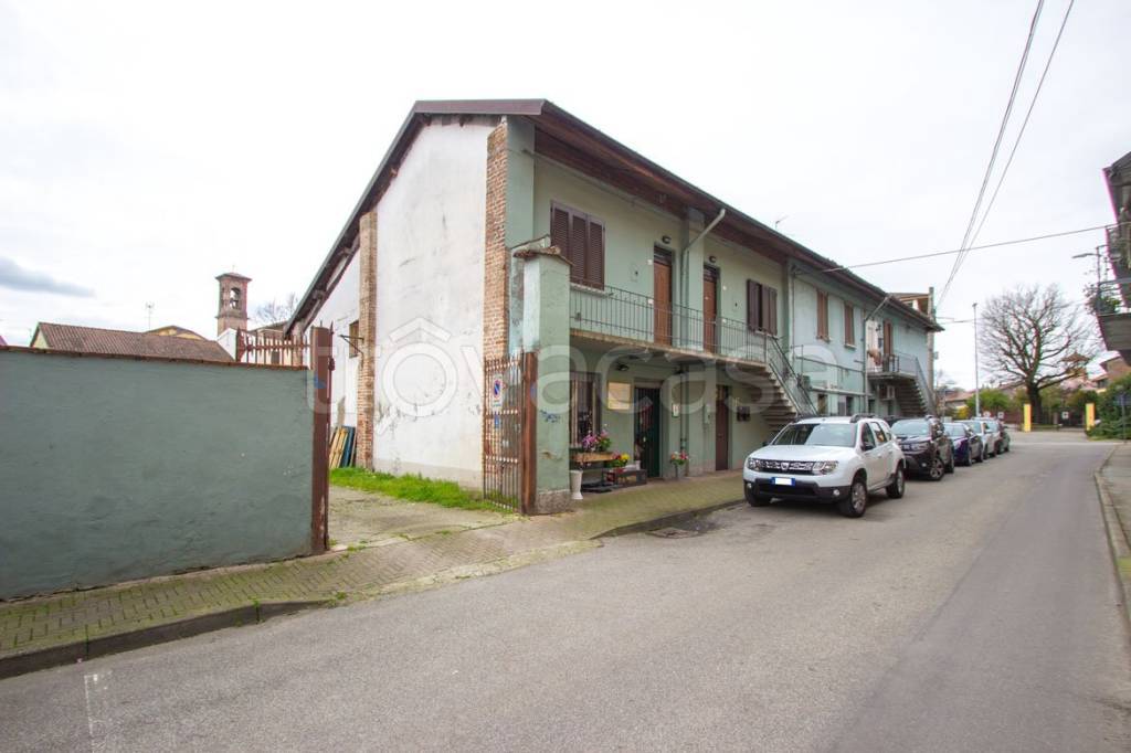 casa indipendente in vendita a Peschiera Borromeo in zona Linate