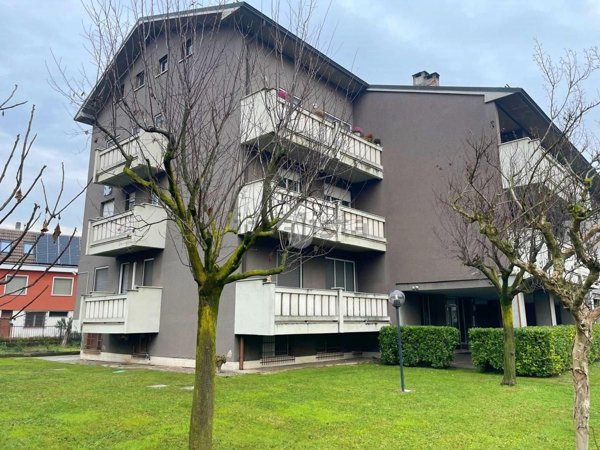 appartamento in vendita a Peschiera Borromeo in zona Linate