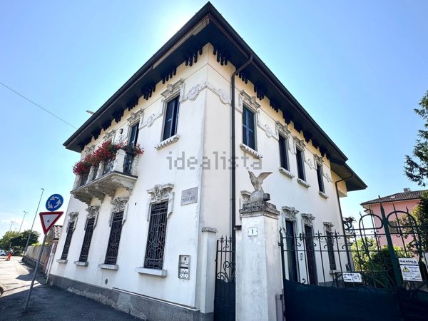 casa indipendente in vendita a Peschiera Borromeo in zona Linate