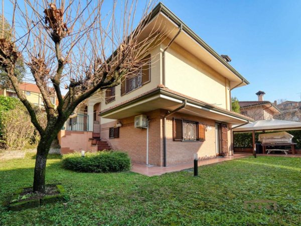 casa indipendente in vendita a Peschiera Borromeo in zona Bettola