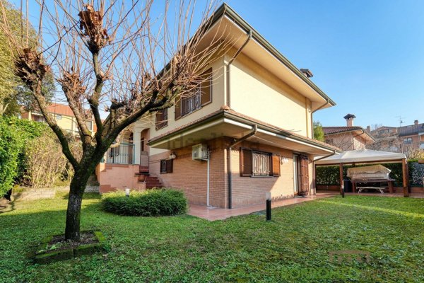 casa indipendente in vendita a Peschiera Borromeo
