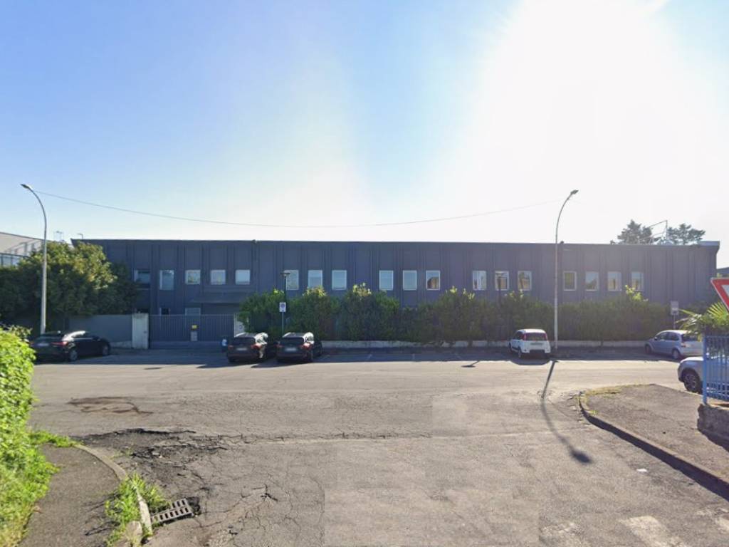 capannone in vendita a Peschiera Borromeo in zona Canzo