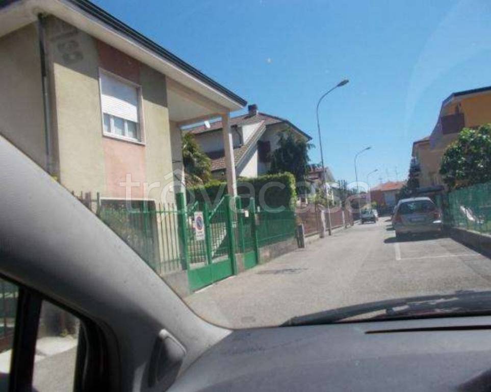 casa indipendente in vendita a Peschiera Borromeo in zona Bellaria