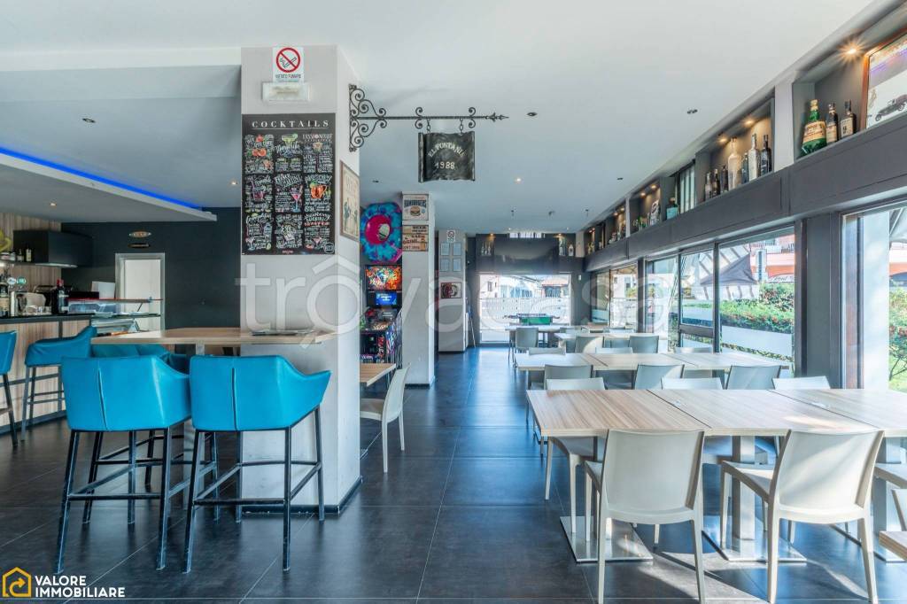 negozio in vendita a Peschiera Borromeo