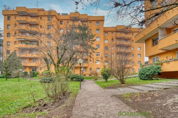 appartamento in vendita a Peschiera Borromeo in zona Linate