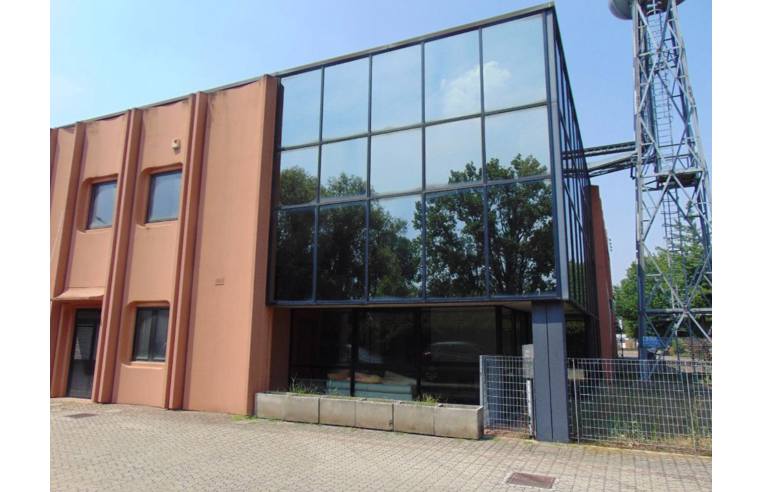 locale commerciale in vendita a Peschiera Borromeo