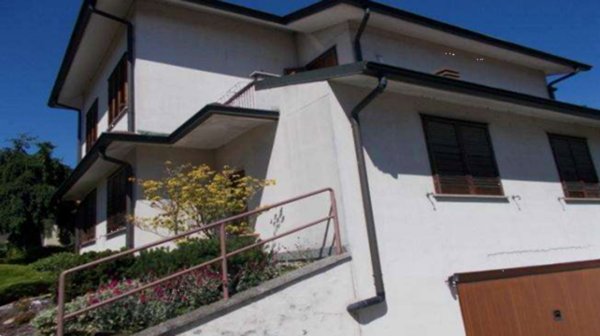 casa indipendente in vendita a Peschiera Borromeo in zona Bellaria