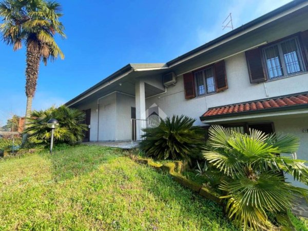 casa indipendente in vendita a Peschiera Borromeo in zona Bettola