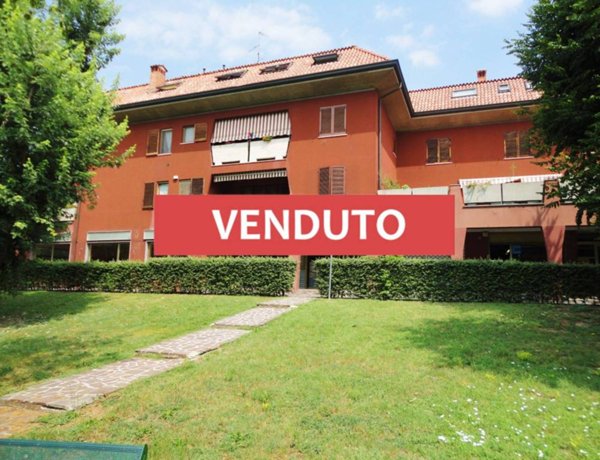 negozio in vendita a Peschiera Borromeo