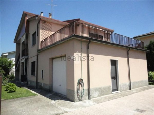 casa indipendente in vendita a Peschiera Borromeo