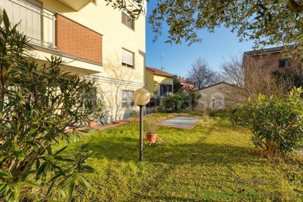 appartamento in vendita a Peschiera Borromeo in zona Mezzate