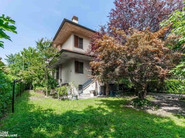 casa indipendente in vendita a Peschiera Borromeo in zona Bettola