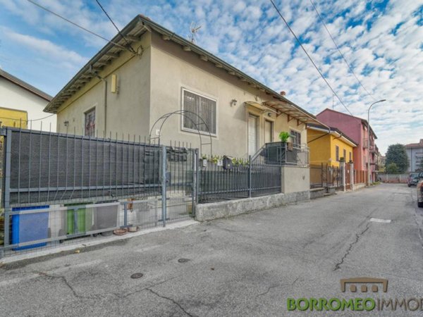 casa indipendente in vendita a Peschiera Borromeo in zona Bettola