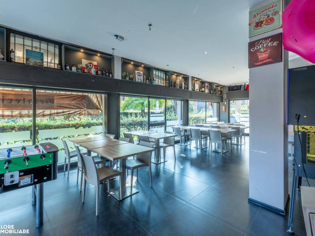 negozio in vendita a Peschiera Borromeo in zona Bettola