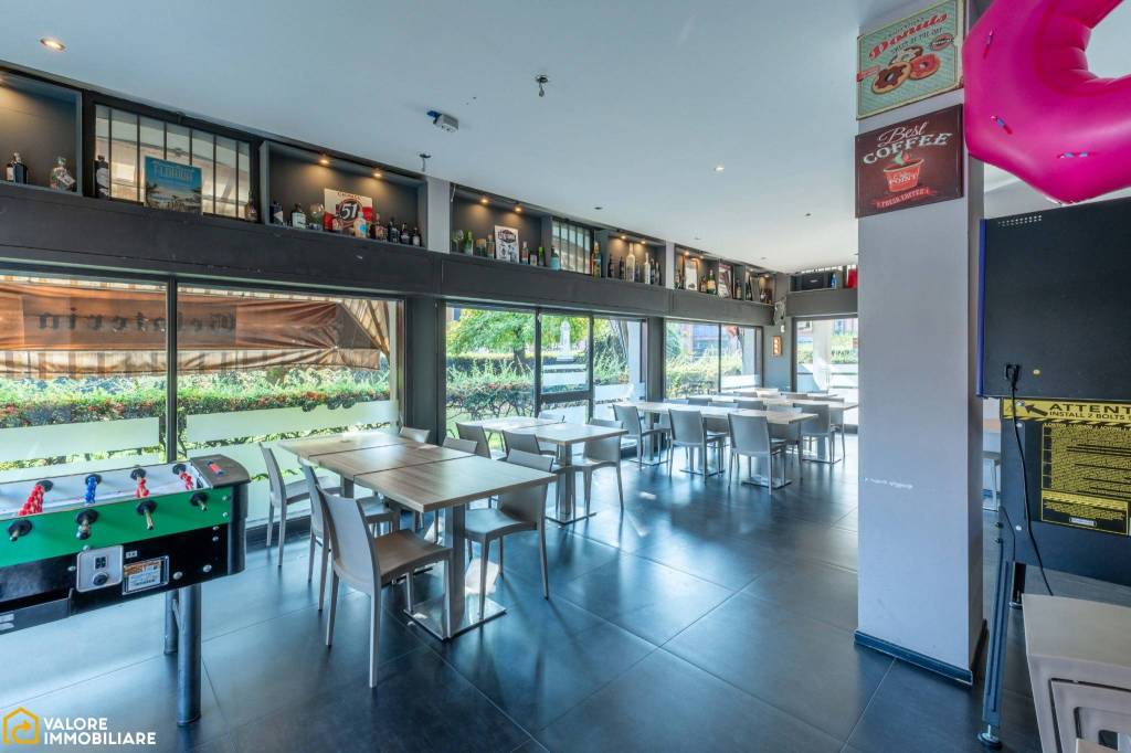 negozio in vendita a Peschiera Borromeo