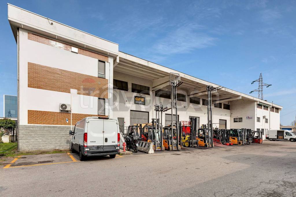 negozio in vendita a Peschiera Borromeo