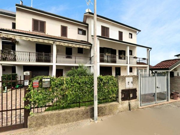 casa indipendente in vendita a Peschiera Borromeo in zona Bettola