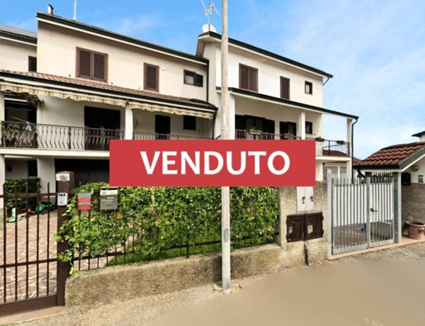 casa indipendente in vendita a Peschiera Borromeo in zona Bettola