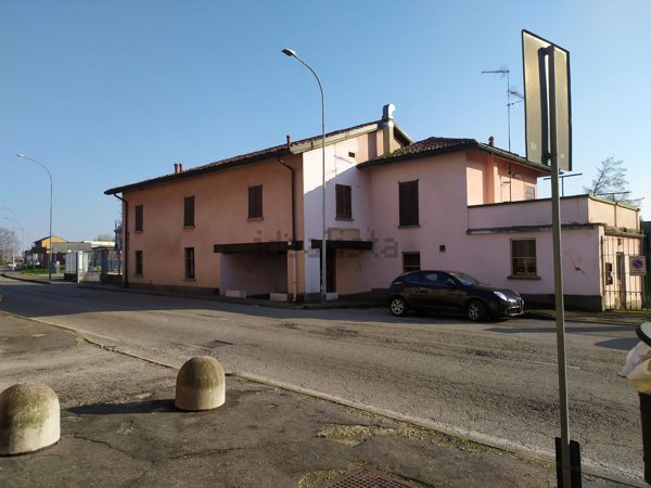casale in vendita a Peschiera Borromeo