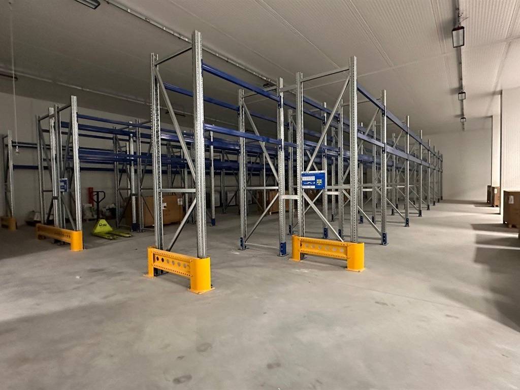 capannone in vendita a Peschiera Borromeo in zona Bettola